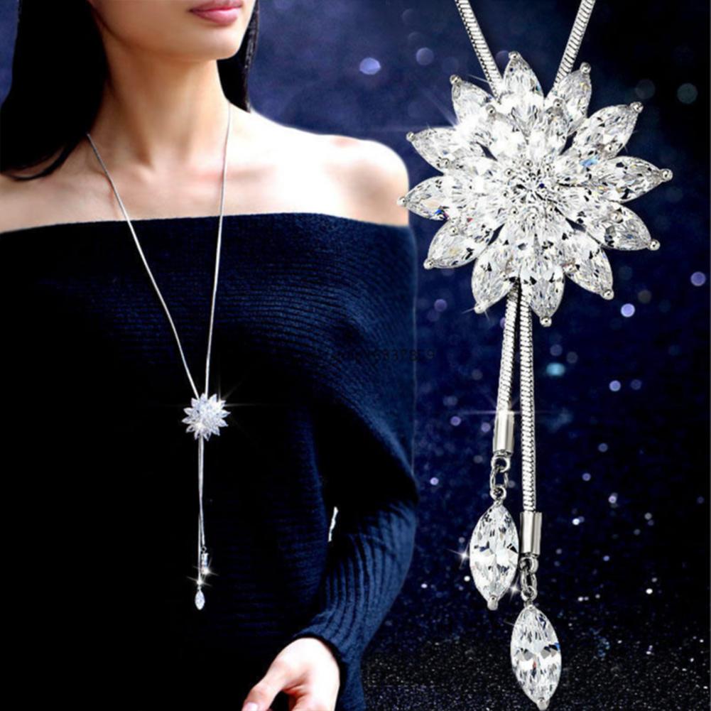 Rotating snowflake necklace